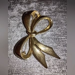 Goldtone Bow Brooch